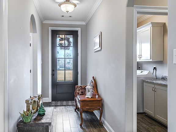 4th image of 173 Littleton Way