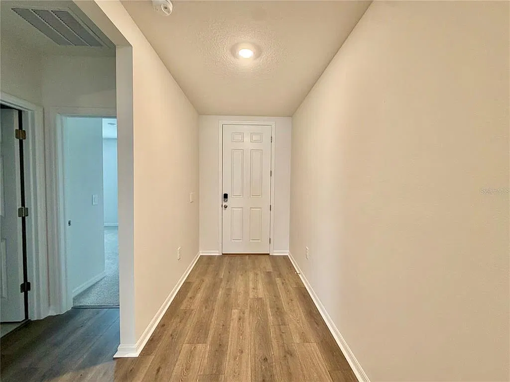 4 bed, 3.0 bath, 1988 sqft, $2,300 — Photo 4