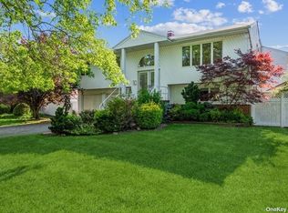 2025 Kenneth Rd, Merrick, NY 11566