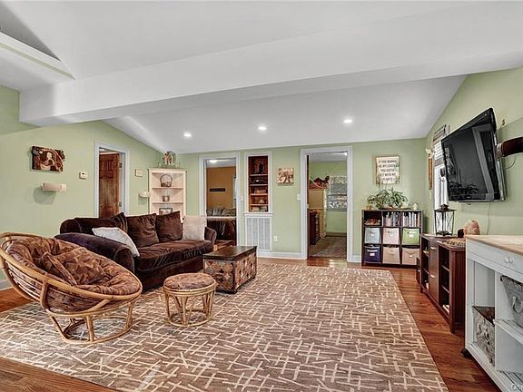 5th image of 56 Vernon Dr