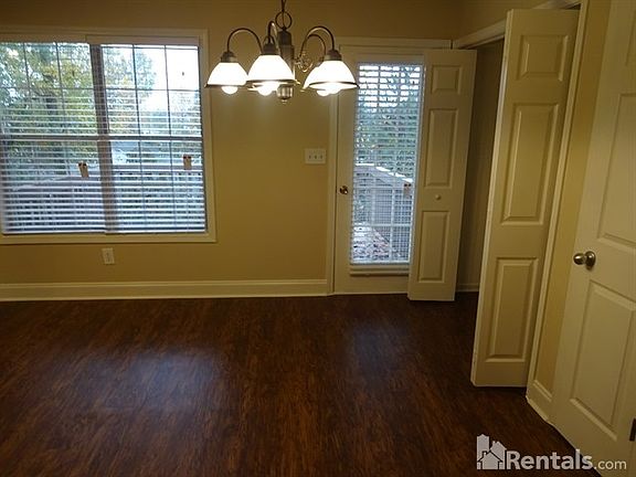 3rd image of 1028 Pepper Cir
