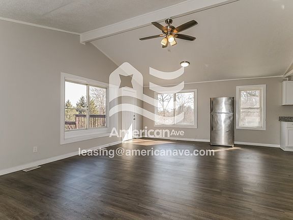 337960_003_wm_-_living_room_13596548.jpg