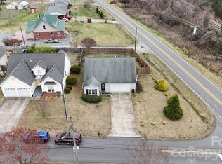 90 Elm St, Morganton, NC 28655