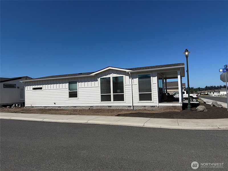 3rd image of 833 N Rock Rose Avenue