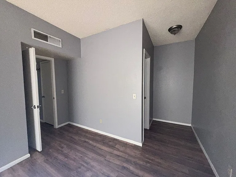 2839 E Le Marche Ave #15 — Photo 5
