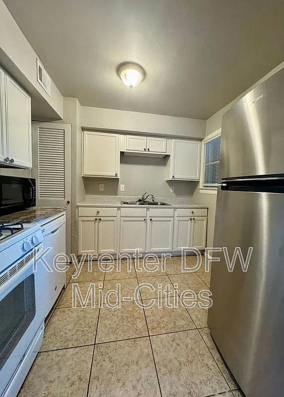 2 bed, 1.0 bath, 900 sqft, $1,700 — Photo 4