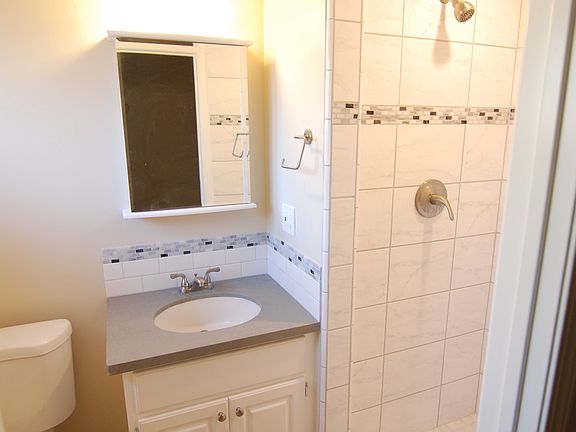 4th image of 6528 Graylock Ln