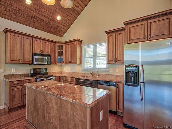 4th image of 75 Orchard Dr