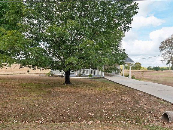 4th image of 945 County Road 215