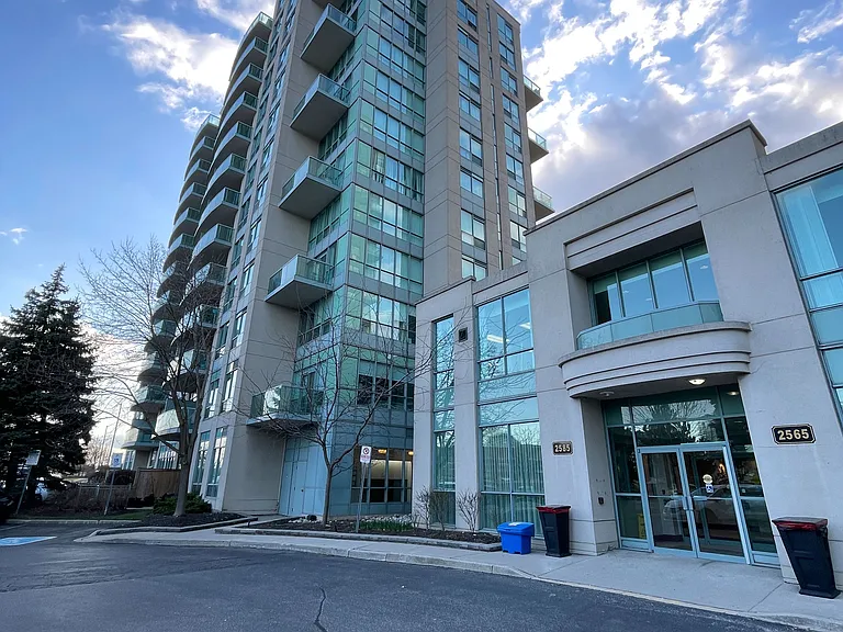 2585 Erin Centre Blvd #601 — Photo 2