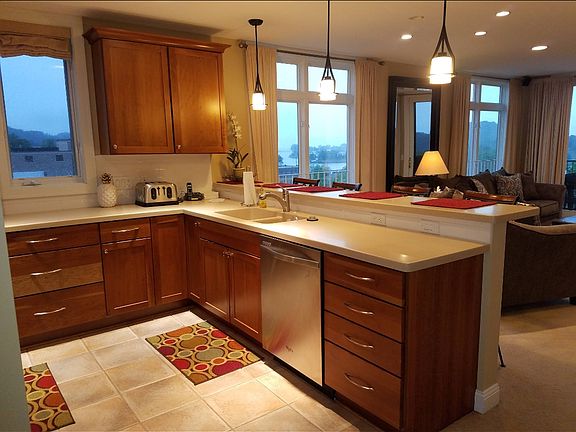 5th image of 110 N Harbor Dr Unit 302