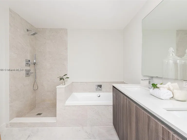 488 NE 18th St #1815 — Photo 18