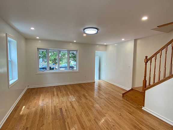 3rd image of 11223 204th St