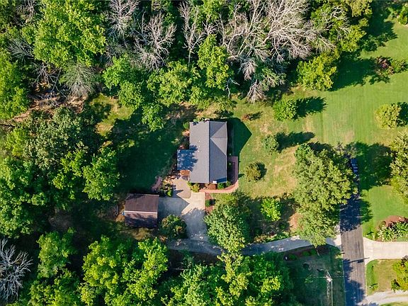 3rd image of 700 Woodard Dr