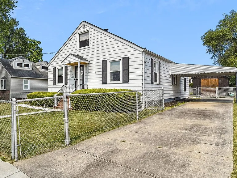 7611 Poplar Rd — Photo 1