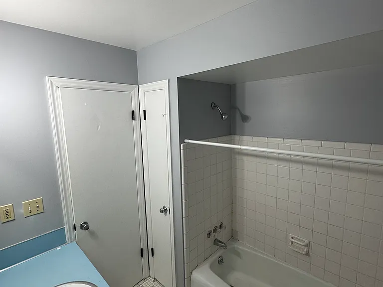 5893-95 Crestmoor Dr S #5895 — Photo 7