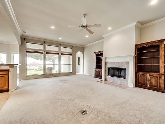 5th image of 2929 Saratoga Dr