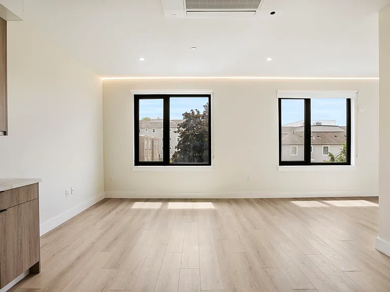 4525 Bergenwood Ave #207 — Photo 4