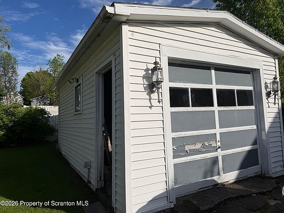 4th image of 320 Haverly St