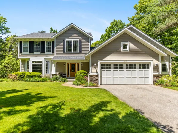 3977 Tall Grass East Ct, Holland, MI 49424