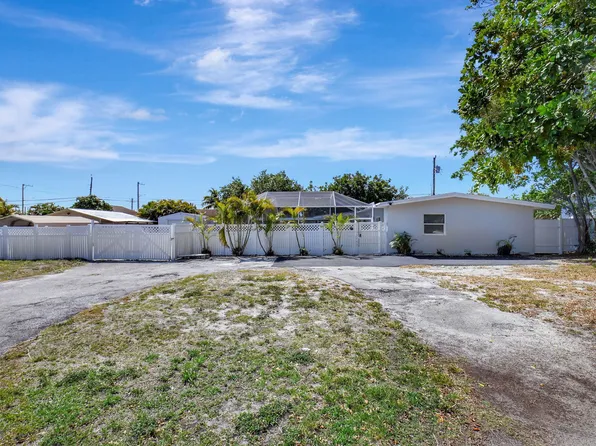 2550 Floral Road, Lake Worth, FL 33462