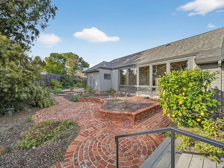 18750 Castle Hill Dr — Photo 38