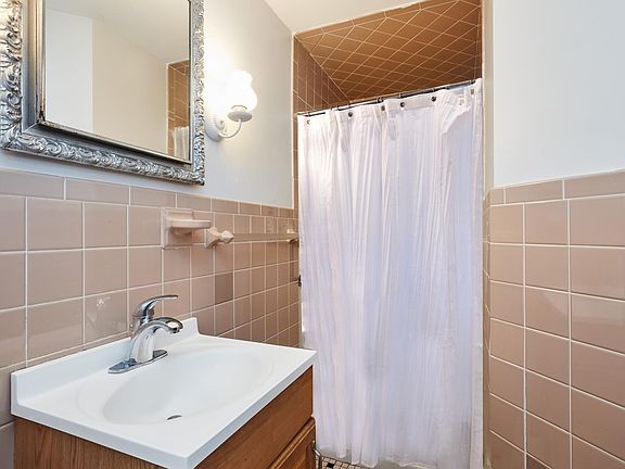 2nd image of 504 Essex St