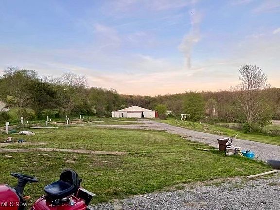 3rd image of 569 Wells Hollow Rd