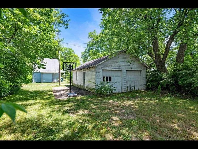2108 N Ball Ave — Photo 14
