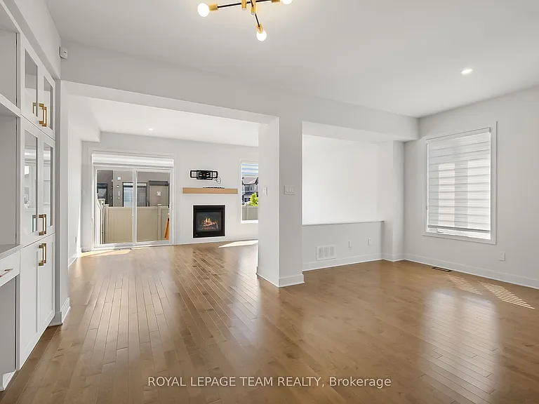 799 Cairn Cres — Photo 22