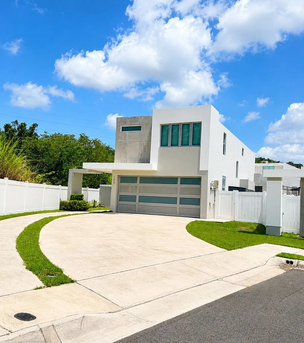 4 bed, 4.0 bath, 2900 sqft, $4,900 — Photo 1