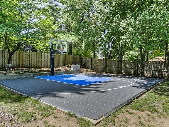 3rd image of 1267 W 61st St
