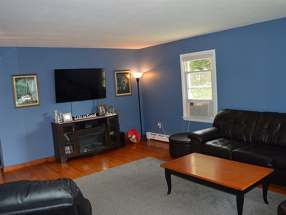 3rd image of 605 Chestnut St
