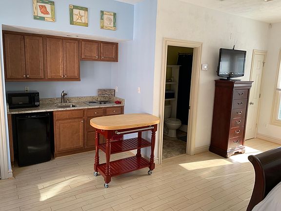 4th image of 4931 Pleasant Ave #B