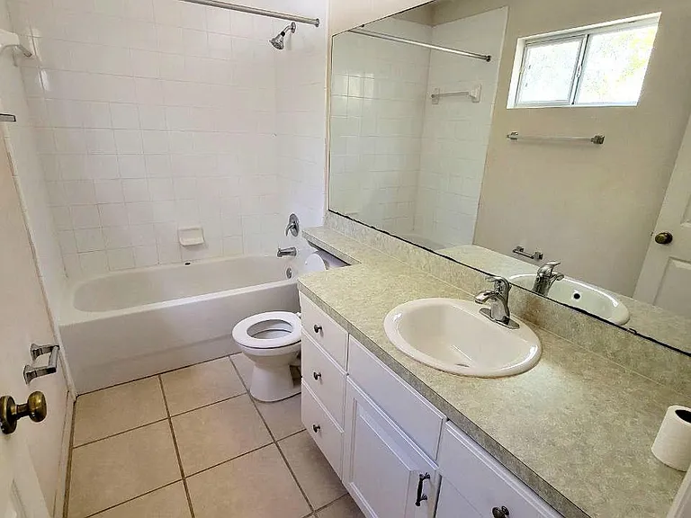 2216 NW 52nd Pl — Photo 12