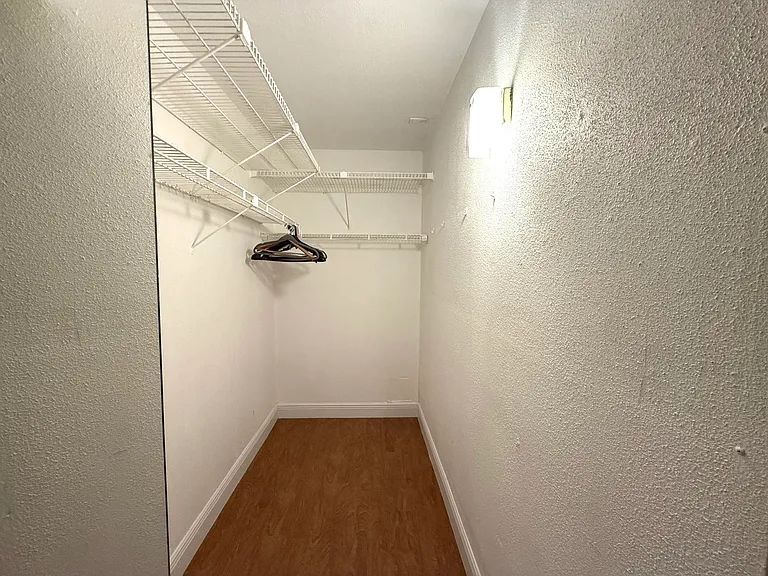 569 Monaco Park #L — Photo 17