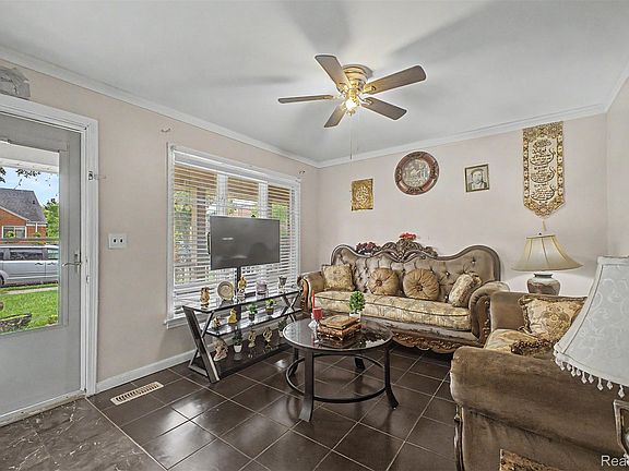 4th image of 8650 Whitlock Ave
