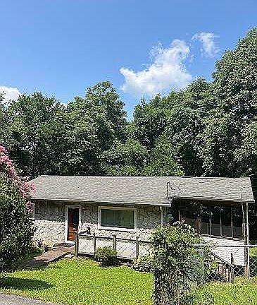 4th image of 305 Freudenburg Ln