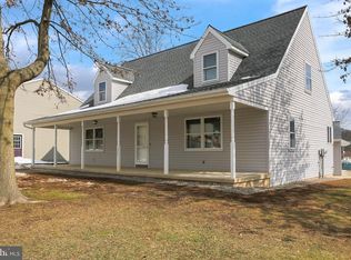 1087 Holly Ln, Denver, PA 17517