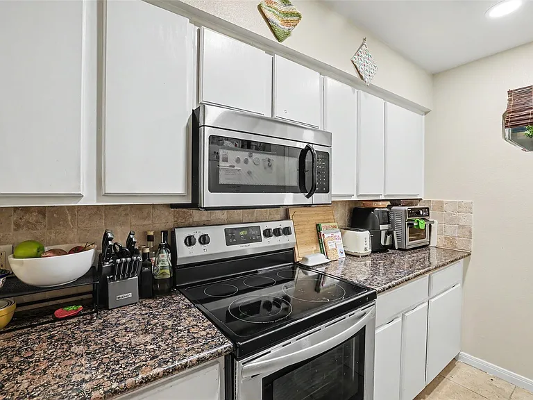 501 W 26th St #210 — Photo 19