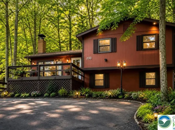 6061 Decker Rd, Bushkill, PA 18324