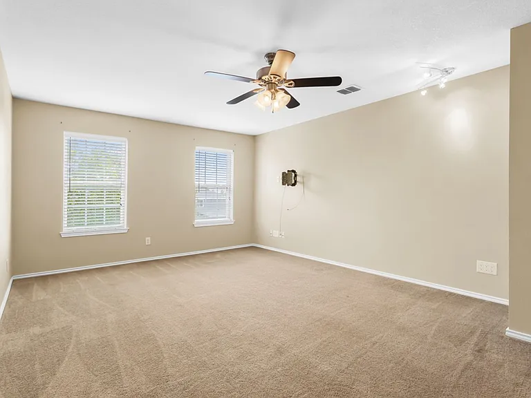 157 Carmel Dr — Photo 12