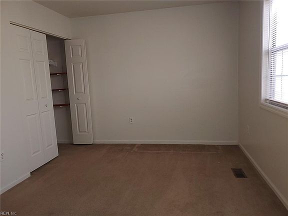 5th image of 12 Roffman Pl