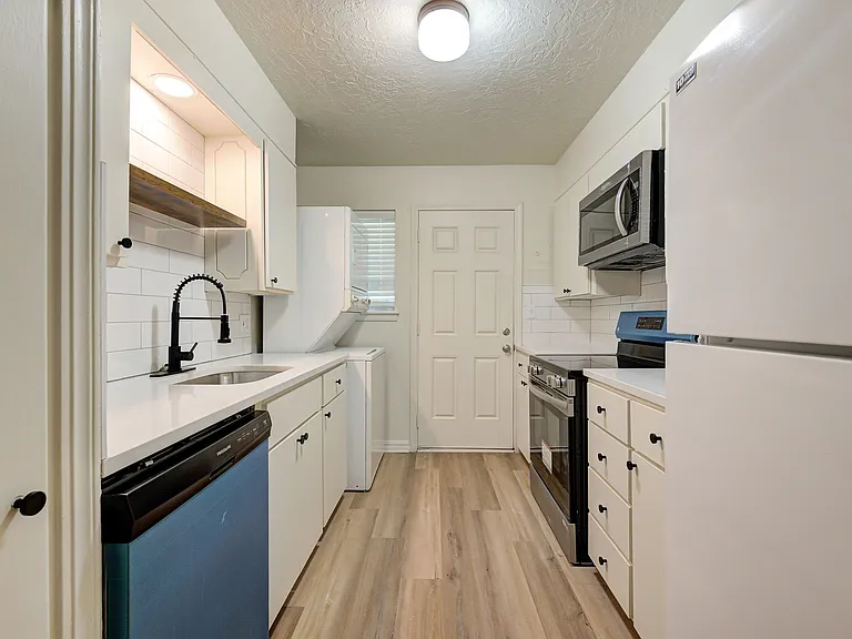 1914 Cherry Stone St — Photo 1