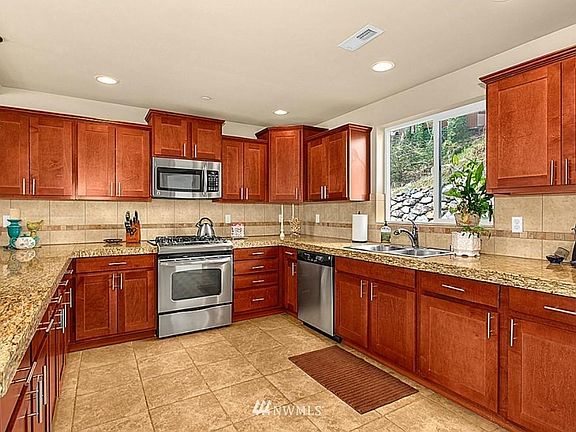 2nd image of 21078 NE 15th St