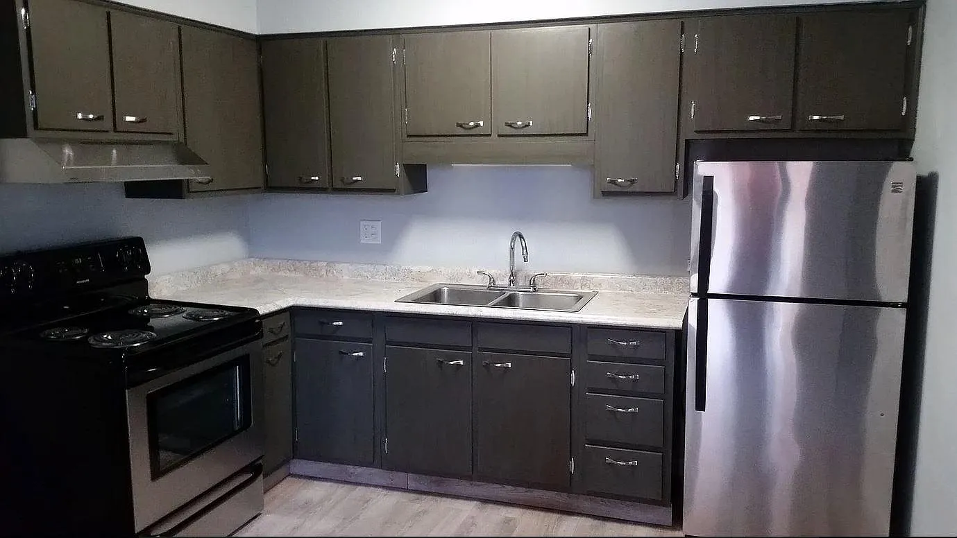 Town & Country Apartments — Photo 2