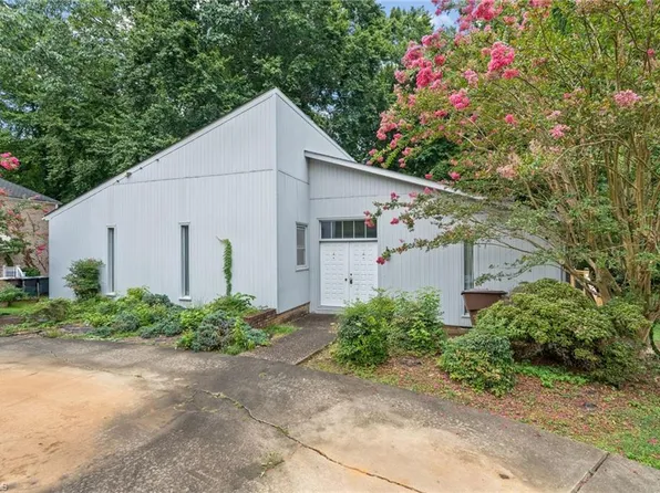 1008 Bearhollow Rd, Greensboro, NC 27410