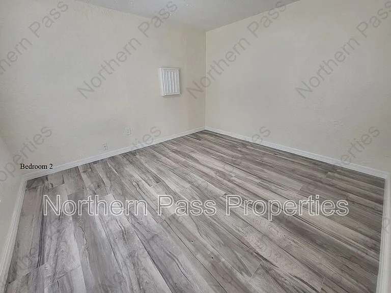 7143 N Loop Dr #E — Photo 8