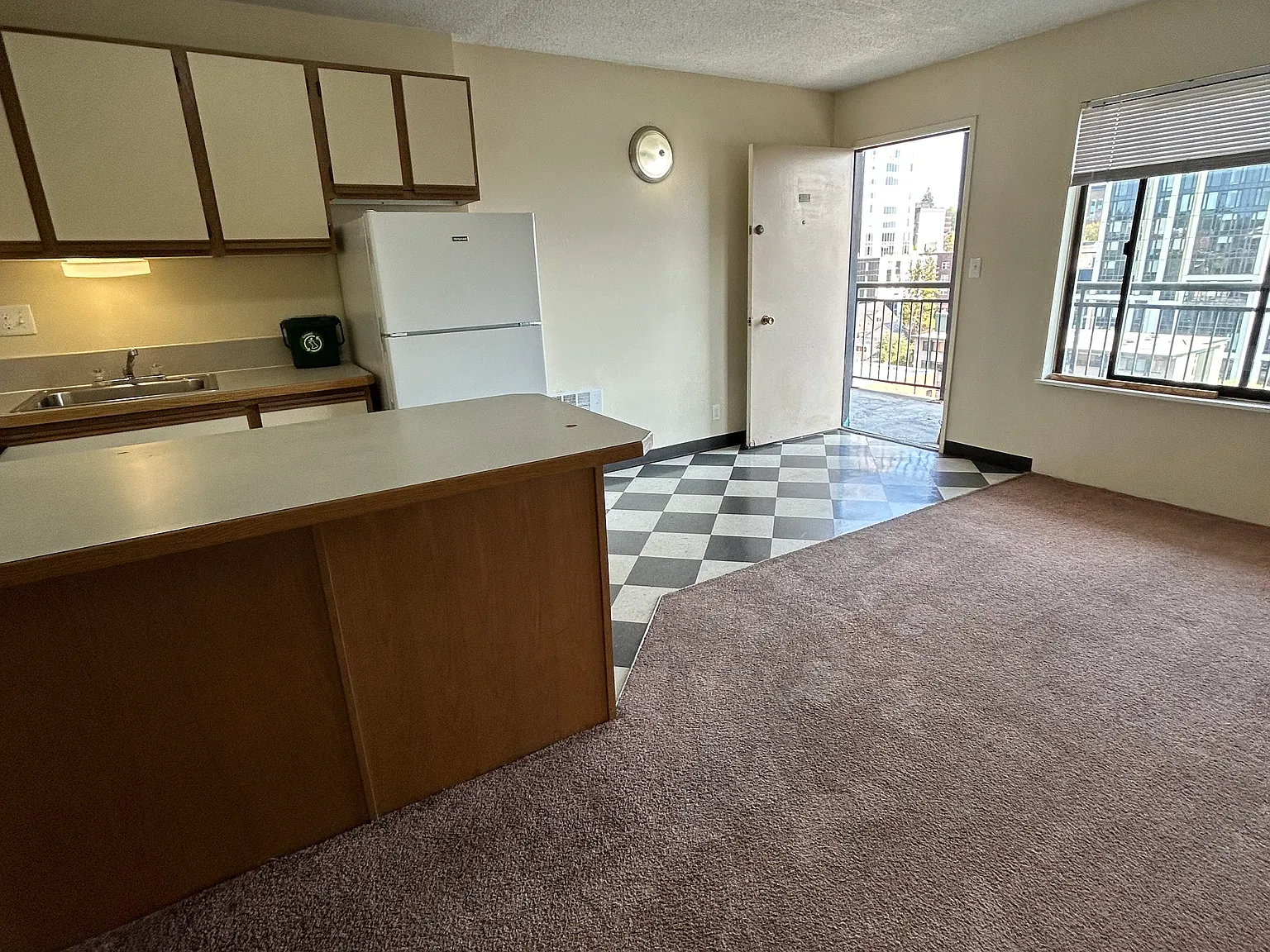 2 bed, 740 sqft, $1,800 — Photo 1
