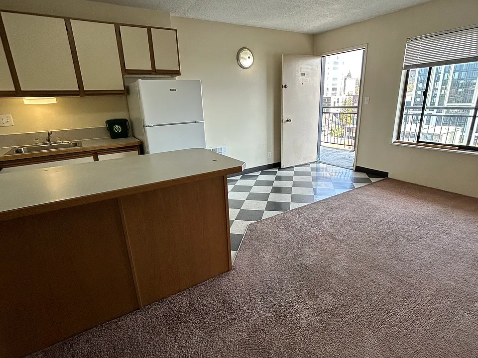 4119 11th Ave NE #8003